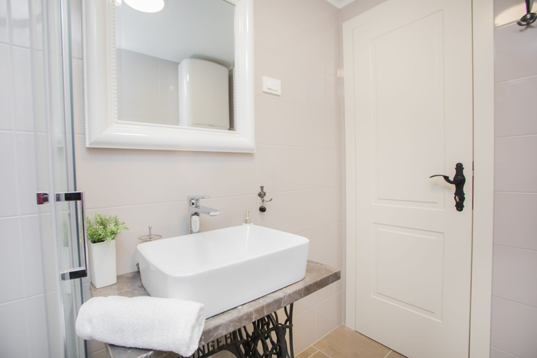 Bathroom 3, Residence Teatro - Near Cathedral of St James, Šibenik