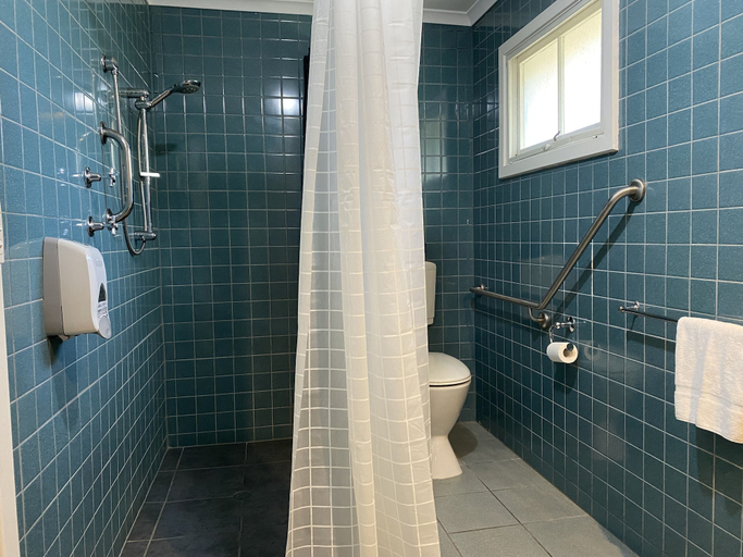 Bathroom 4, Hahndorf Old Mill Motel, Adelaide