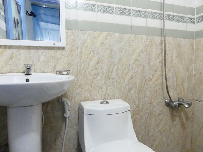 Bathroom, White House Adam's Peak, Ambagamuwa