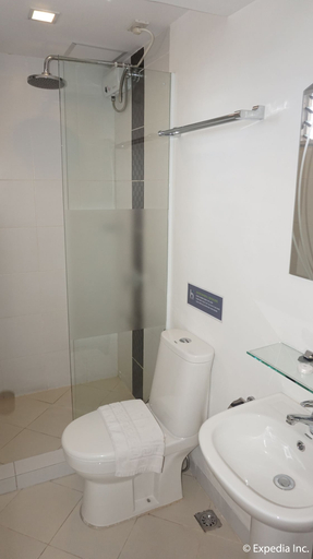 Bathroom 4, H Hotels - Metro North Uno, Quezon City
