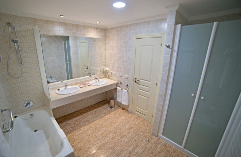 Bathroom 5, Holiday World Village Affiliated by Meliá, Málaga