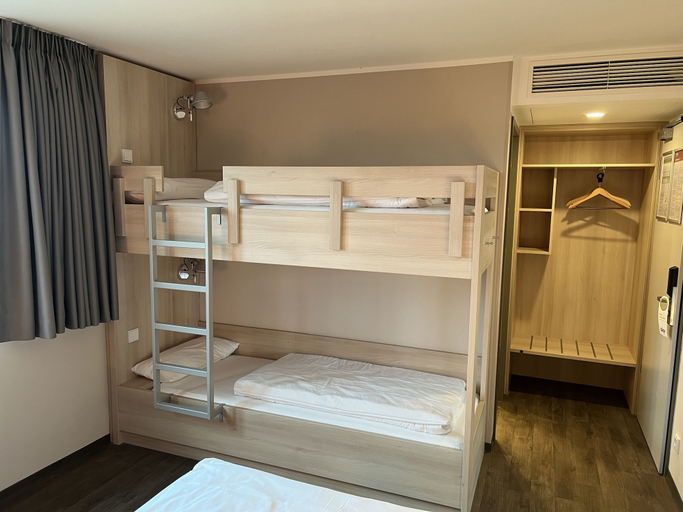 Bedroom 3, Serways Hotel Lüneburger Heide West, Heidekreis