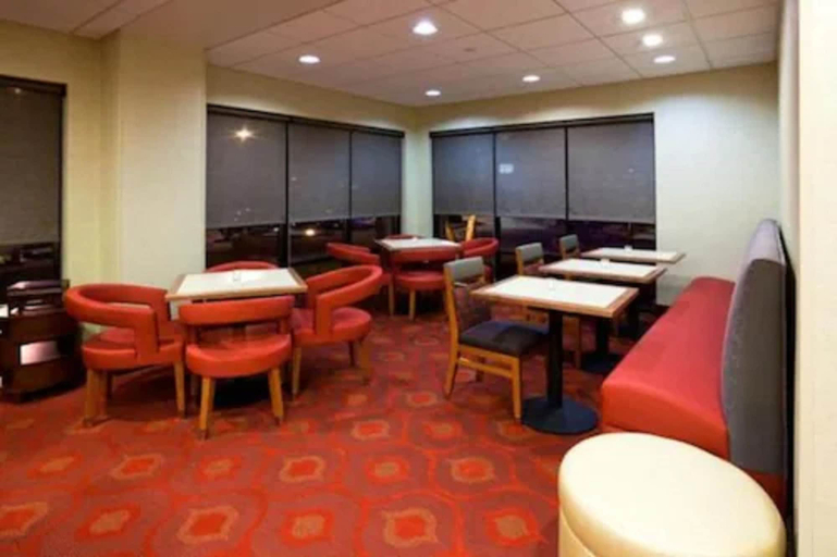 Food & Drinks 5, Hampton Inn Rockford, Winnebago