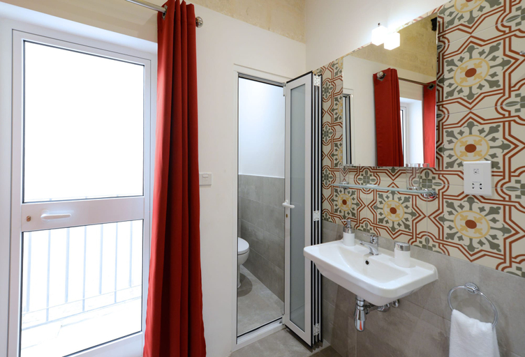Bathroom 5, VBL Hostel – Adults only