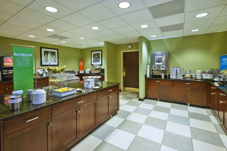 Food & Drinks 5, Hampton Inn & Suites Providence/Warwick-Airport, Kent
