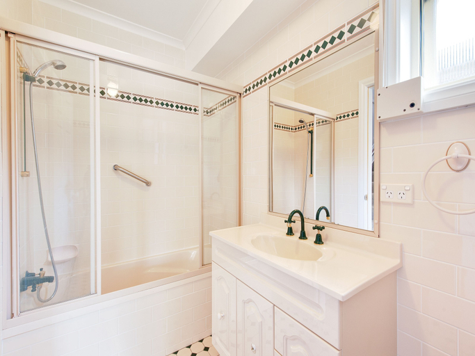 Bathroom 3, Occy's at Fingal Bay, Port Stephens