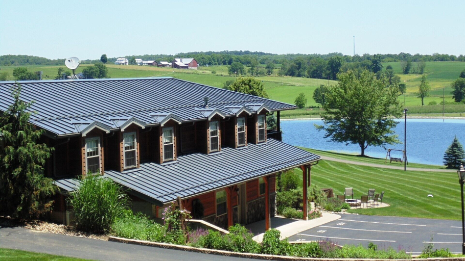 Exterior & Views 2, Sojourner's Lodge & Log Cabin Suites, Holmes