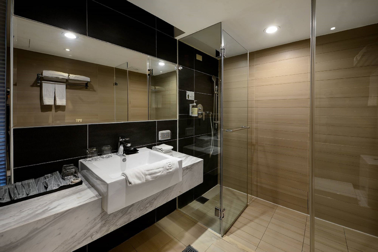 Bathroom 5, Beacon Hotel, Taichung