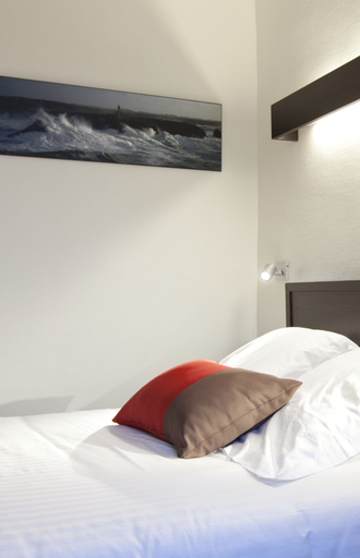Bedroom 3, Hôtel Chateaubriand, Loire-Atlantique