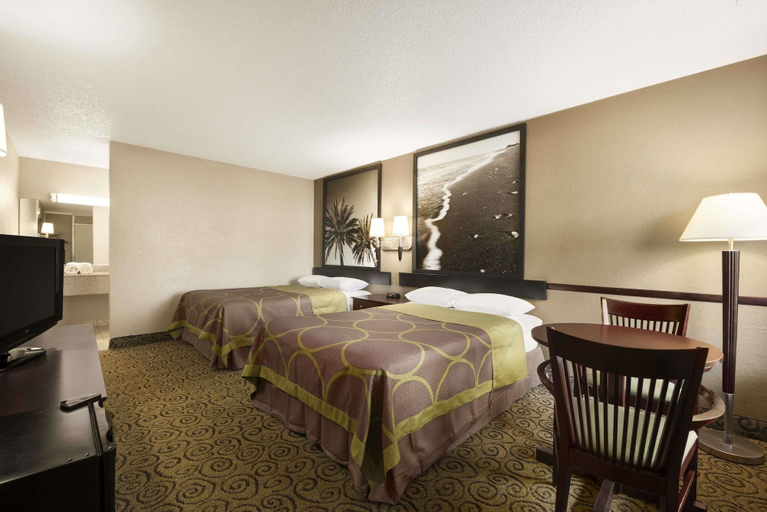 Bedroom 3, Super 8 by Wyndham Ormond Beach, Volusia