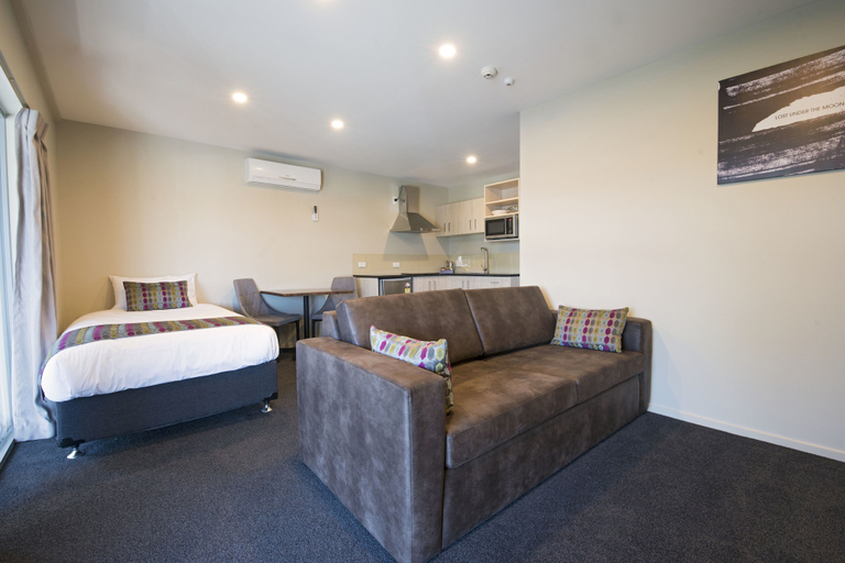 Bedroom 4, Ellerslie Palms Motel, Waitakere