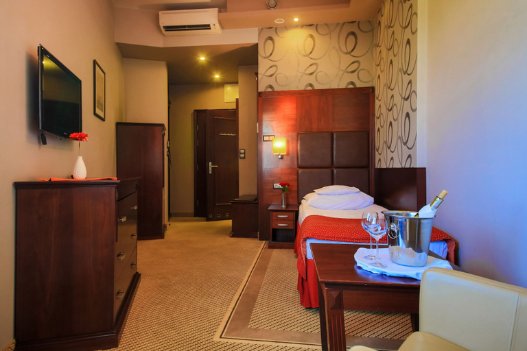Bedroom 3, Hotel Galicja Wellness & SPA, Oświęcim