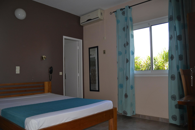 Bedroom 2, Hôtel Cap Sud, Saint-Pierre