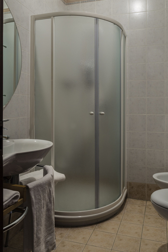 Bathroom 4, Hotel Beatrice Este, Padua
