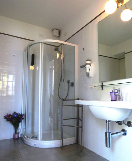 Bathroom 5, Lecci Di Soviore, La Spezia