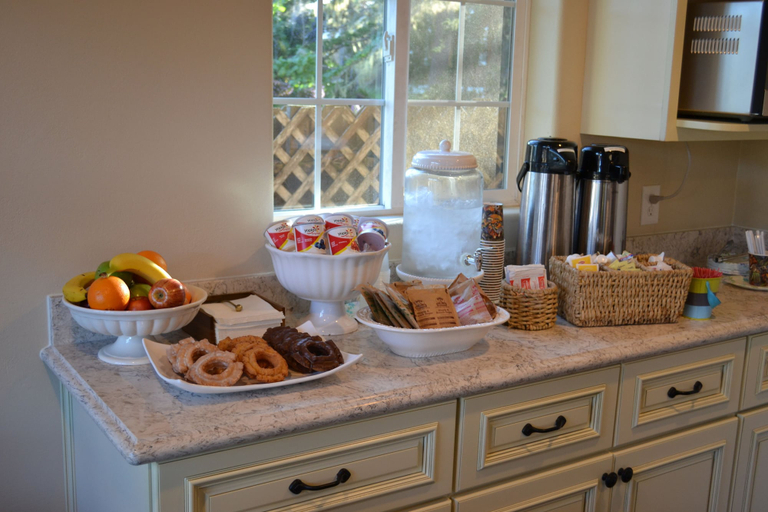 Food & Drinks 5, Sunset Inn, Monterey