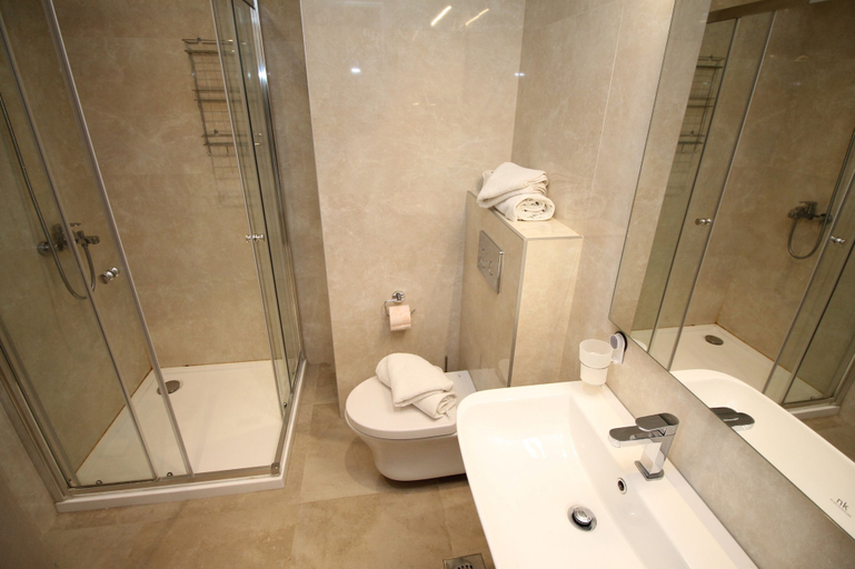 Bathroom 4, Fontana Lux Apartments