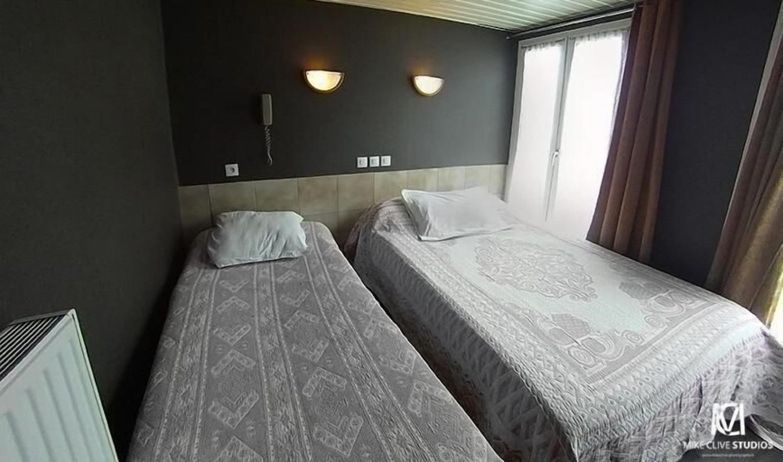 Bedroom 3, Jarry, Paris