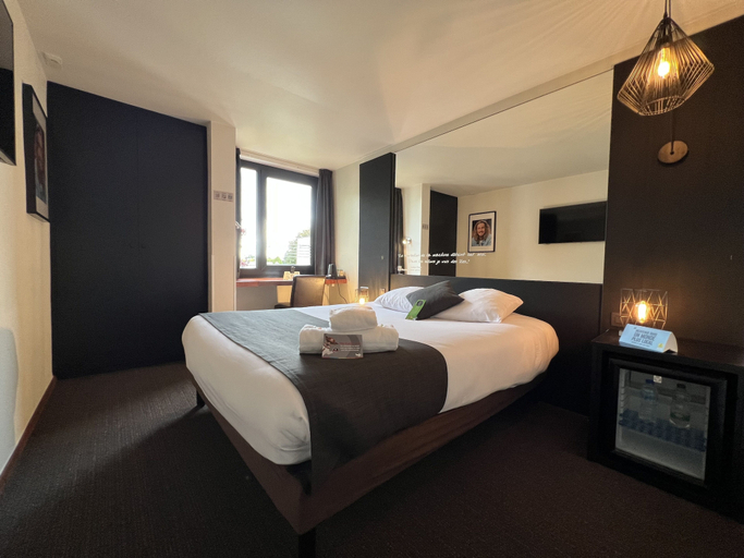 Bedroom 3, Logis Hotel Restaurant des Acacias Lille Tourcoing, Nord