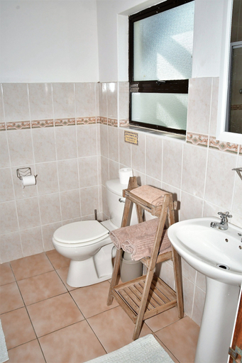Bathroom 3, Cove View Bed & Breakfast, Buffalo City