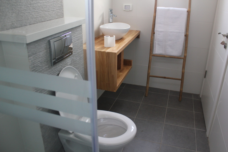Bathroom 5, Habait be Shomera