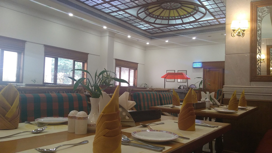 Food & Drinks 5, Abad Atrium, Ernakulam