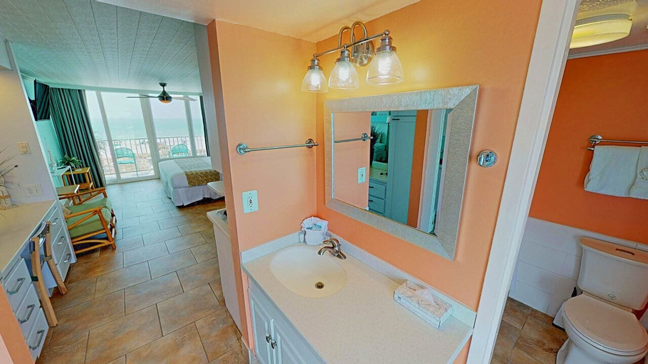 Bathroom 3, Island Inn Beach Resort, Pinellas