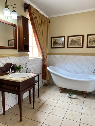 Bathroom 4, The Kimberley Club Guesthouse, Frances Baard