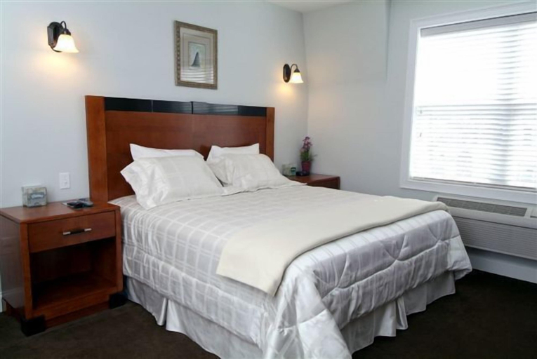 Bedroom 3, Crescent Suites Hotel, Middlesex
