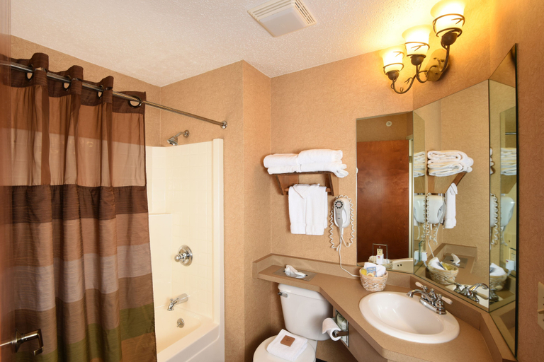 Bathroom 4, Cedar Creek Hotel Wausau - Rothschild, Marathon