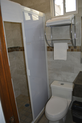 Bathroom 2, Suites Bajio, León