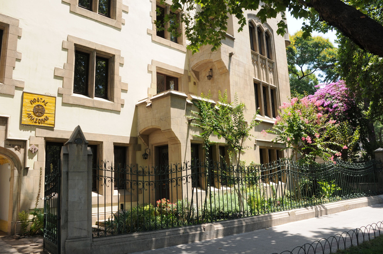 Exterior & Views