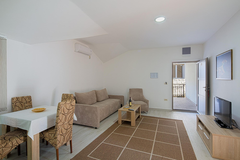 Others 5, Apartments Jovan