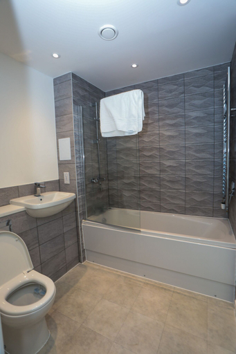 Bathroom 3, Exquisite One Bed Apartment, London