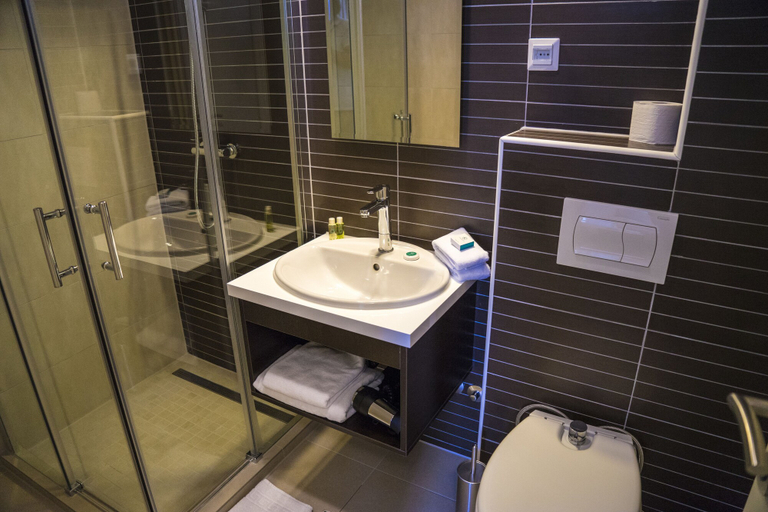 Bathroom 5, Hotel Kapetanovina, Herzegovina-Neretva