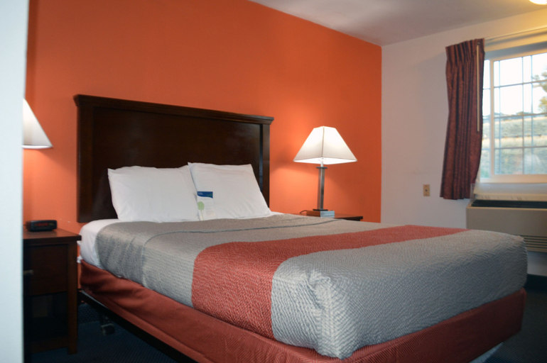 Bedroom 2, Motel 6 Pendleton, OR - West, Umatilla