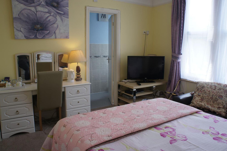 Bedroom 2, Athena Guest House, Oxfordshire