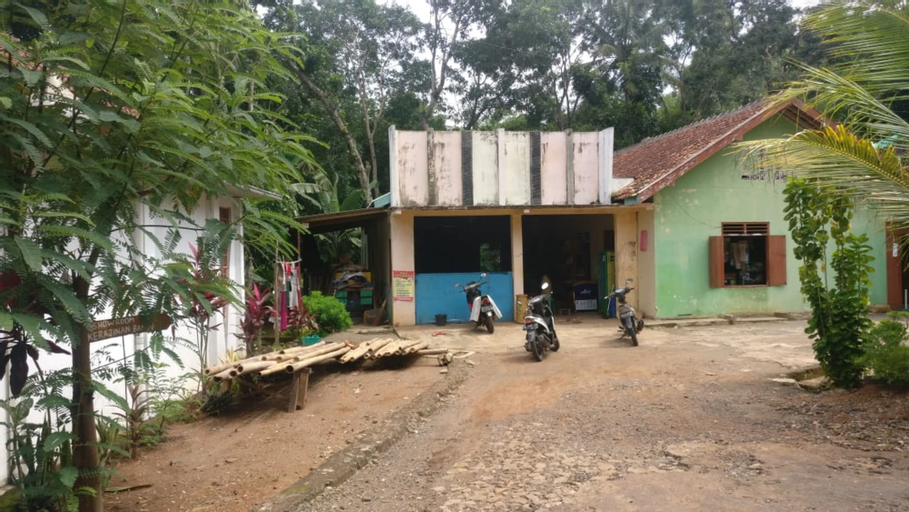 Exterior & Views 2, Adji Homestay - Hostel, Bantul