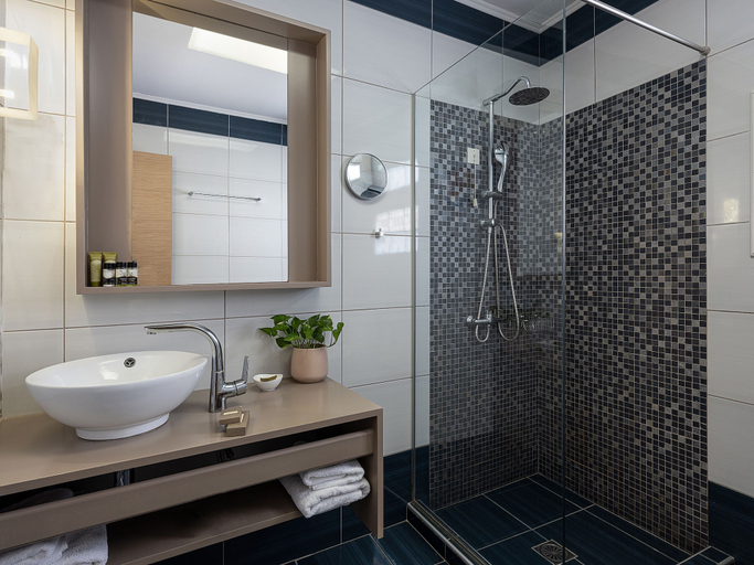 Bathroom 5, Elia Potie, Crete
