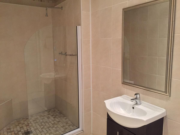 Bathroom 3, Tranquil House Bed and Breakfast, Chris Hani