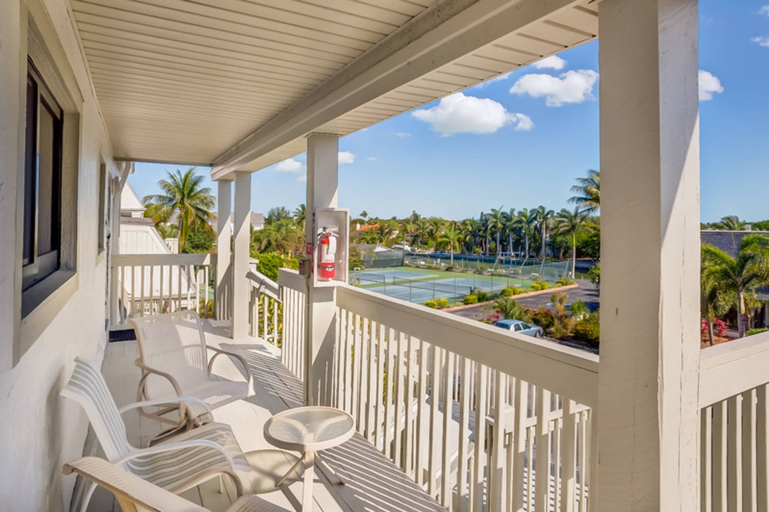 Others 1, Mariner Point 1083, Lee