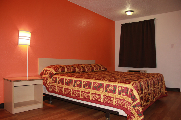 Bedroom 4, Sherman Inn, Grayson