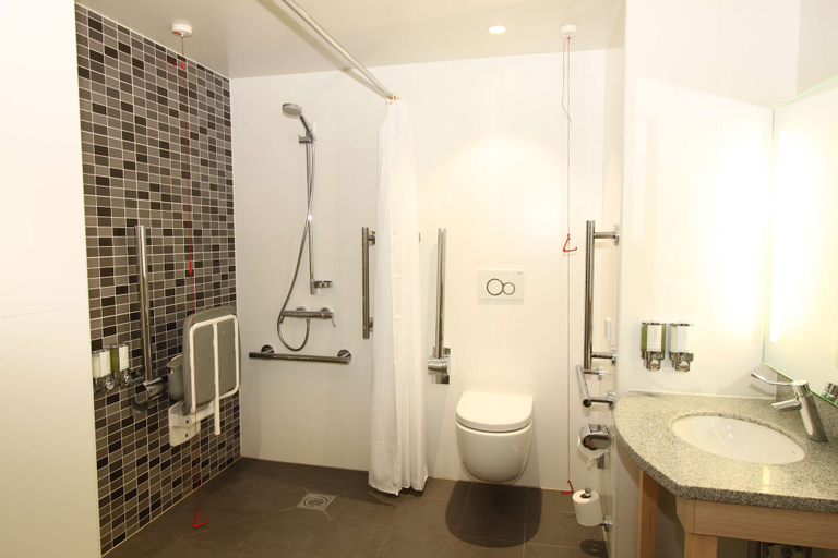 Bathroom 4, Hampton by Hilton London Excel, London