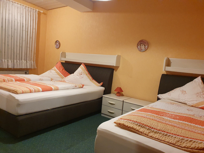 Bedroom 2, Zum Weingutsmuseum, Cochem-Zell