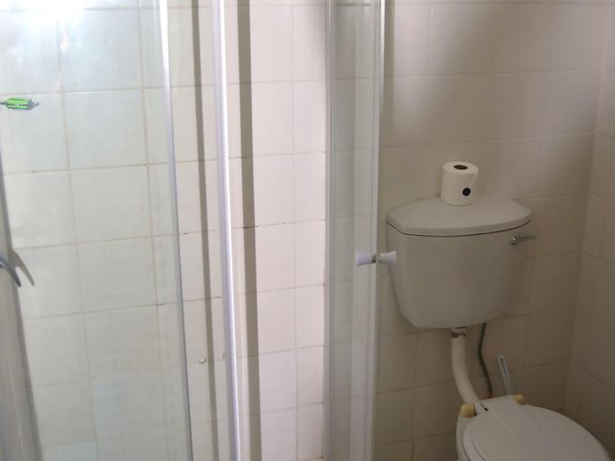 Bathroom 5, Safari Hotel & Convention Centre, Bojanala