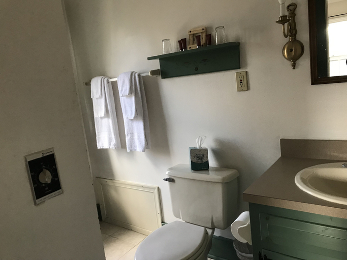 Bathroom 4, Inn at Millrace Pond, Warren