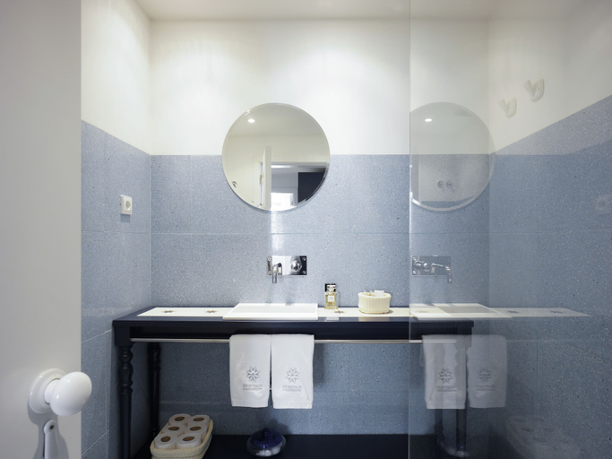 Bathroom 2, Residentas Sao Pedro, Lisbon