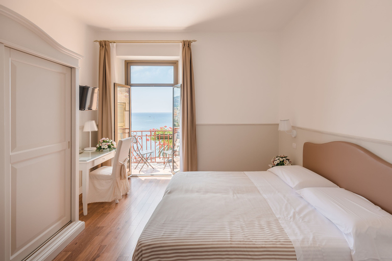 Bedroom 3, Hotel Miramare, Genova