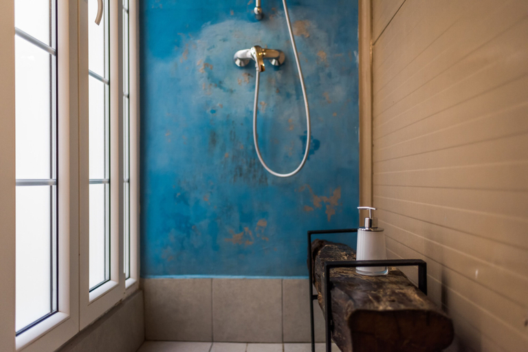 Bathroom 5, Valletta Lucente