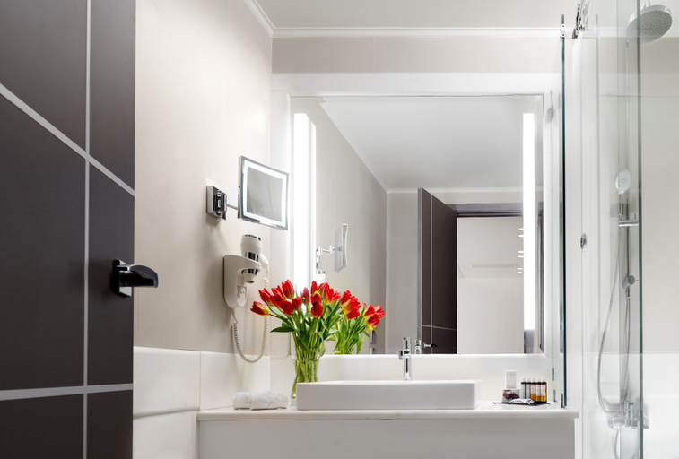 Bathroom 5, Holiday Suites, Attica